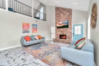 AccessibleGem 3BR Jacuzzi & Air Hockey Sleeps 13 Chinatown - 6