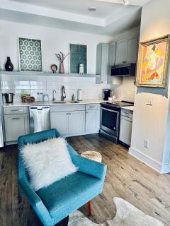 The Hive 301 King Suite - 8