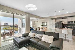 2 Bedrooms 2 Bathrooms Storey Lake 3131-303 Pc - 0