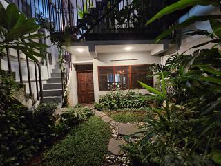 Idha Artists' Gallery - Stay with Art - Cochin - 3