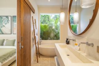 Tropical Berawa 2BR Villa /Enclosed living room - 1