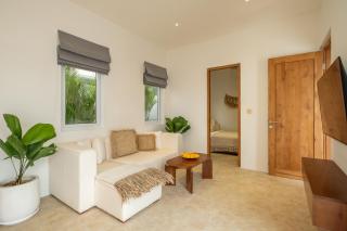 Tropical Berawa 2BR Villa /Enclosed living room - Canggu - 3