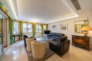 Beautiful one bedroom two minute walk to Carlton Hotel - 8