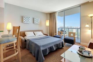 Beachfront Marenas Resort with Direct beach access - Aventura - 3