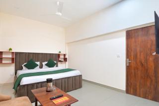 Hotel Chowdhry-New Delhi Railway Station-2 minutes walk - 2