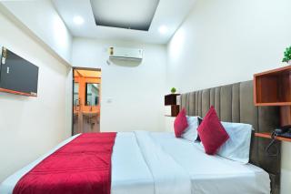 Hotel Chowdhry-New Delhi Railway Station-2 minutes walk - 5