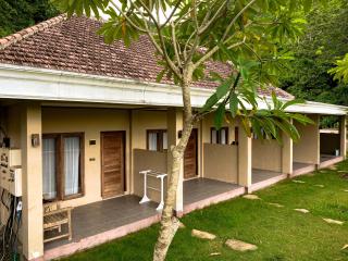 Ara Artati Lombok bungalows and Restaurant - Selong Belanak - 1