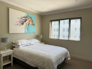 Luxury Townhouse in Stellenbosch CENTRAL (BACK-UP POWER) - Stellenbosch - 3
