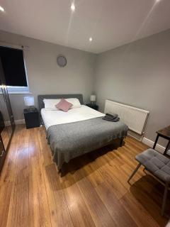 2 Bedroom Apartment Chiswick Park Tube Station - Londra - 7