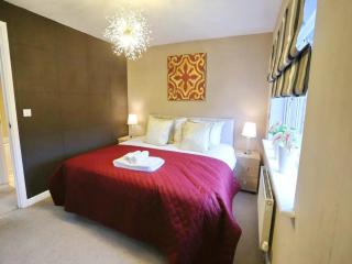 Pass the Keys King Bed Family Home With Parking WM Discounts - Manchester - 1