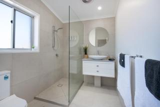 Modern & Convenient Apartment - Maroochydore - 5