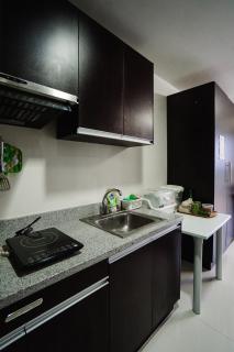 8C Studio Unit with Free Wifi Pool and Gym - 3