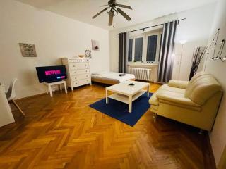 Lovely 2BDR in center, Wifi & Self-Check in - Bratislava - 9