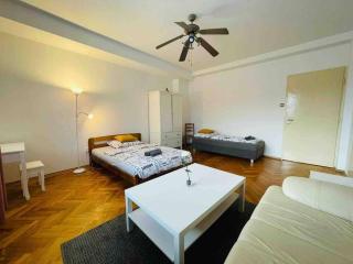Lovely 2BDR in center, Wifi & Self-Check in - Bratislava - 6