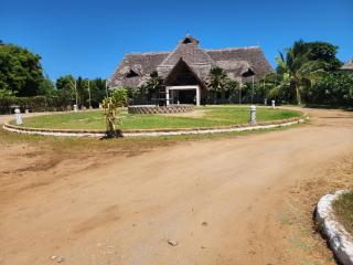 Karibuni, Villa 107, Beachfront Stay with Restaurant, Pool & Bar - 7