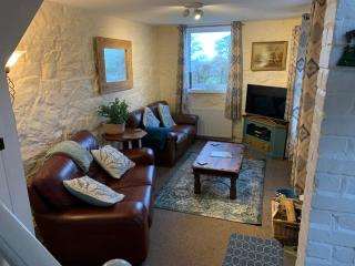Cosy Two Bedroom Cottage with Fireplace - Colwyn Bay - 8