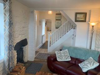 Cosy Two Bedroom Cottage with Fireplace - Colwyn Bay - 7
