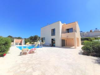 Villa Paula with Private Pool Close to the Beach and Strip - 9