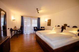 s`Wirtshaus Hotel & Restaurant - Oberammergau - 1