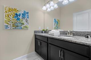 5 Bedrooms 4 Bathrooms Storey Lake 4806 Cs - 1