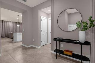 5 Bedroom- 4,5 Bathroom- Windsor Island 3998La - 1