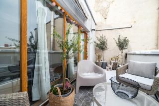 Lavish and chic duplex apartment - 9