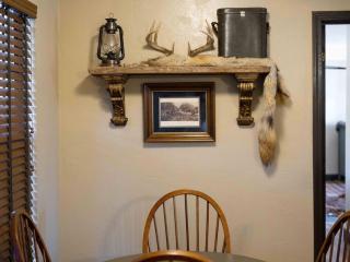 Stonegate Lodge Bear's Den Kitchen, Pool, Firepit, WIFI ,Smart TVs - 4