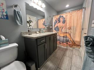 Forest cottage - secluded, hot tub, walk to beach - Rockaway Beach - 3