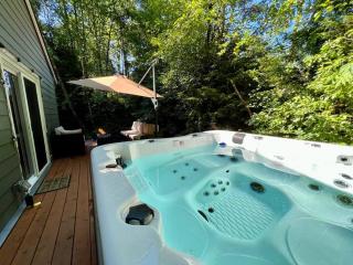 Forest cottage - secluded, hot tub, walk to beach - 5