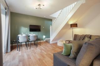 Tapton View - Modern Stay Near Chesterfield Town Center, Train Station & the Peak District - Brimington - 9