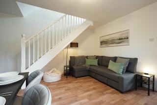 Tapton View - Modern Stay Near Chesterfield Town Center, Train Station & the Peak District - Brimington - 5