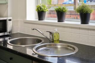 Tapton View - Modern Stay Near Chesterfield Town Center, Train Station & the Peak District - Brimington - 4