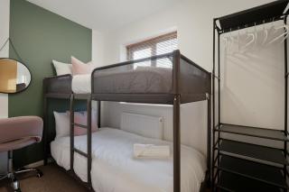Tapton View - Modern Stay Near Chesterfield Town Center, Train Station & the Peak District - Brimington - 8