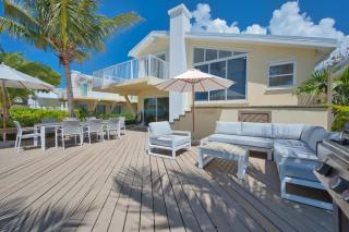 Incredible Beach Front Villa! - George Town - 3