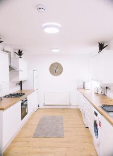 5 bedroom property - Sidcup - 8