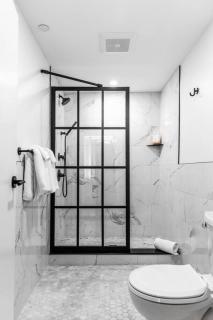 The Phenix Historic Hotel, King Bed, Room # 302 - 5