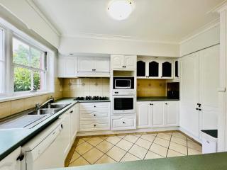 Cozy 5BR Home with Pool table and King bed - 0