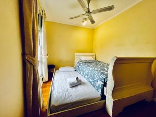 Doubel story home next to the Shopping center - Wantirna South - 2