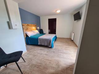 Gîte rénové 2022, 20 pers., 8 chambres, PMR, équipements sportifs, parking privé, proche Châtre - FR-1-591-363 - Le Magny - 9