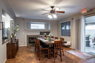 5BR 3BA Family friendly entire home w pool, spa, games, tvs, and more - Las Vegas - 6
