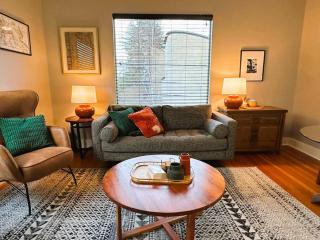 Charming Home Close to Restaurants and More - Tacoma - 7