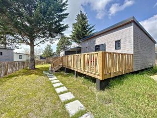 Chalet cosy avec piscine chauffée, terrasse et parking à 2 pas de la plage de Jullouville - FR-1-361-480 - Jullouville-les-Pins - 0