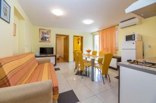 Moderne Unterkunft mit großer Terrasse und Garten - Baška - 4