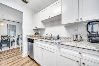 Stylish - Water View Condo - Palm Wave Says - Coconut Creek - 1