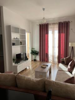 Alpha Apartments Tirana Modern Spacious - Tirana - 5