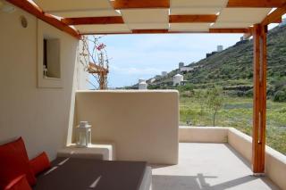 Absolute peace north villa by the volcanic slopes - Imerovigli - 5