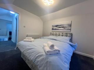 4 bedroom, sleeps 8 comfy home near to City Centre and Beaches! - Swansea - 6