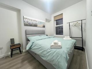 4 bedroom, sleeps 8 comfy home near to City Centre and Beaches! - Swansea - 5