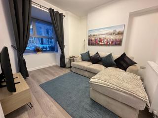 4 bedroom, sleeps 8 comfy home near to City Centre and Beaches! - Swansea - 9