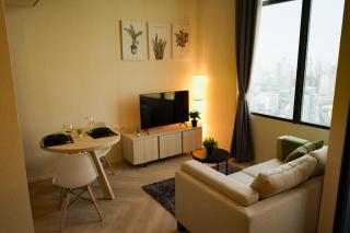 On Nut Duplex with City Views, 5-minute Walk to BTS, Ideal Long Stays - Bangkok - 0